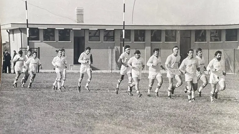 Treviso, 13 ottobre 1974: Il Treviso entra in campo dietro Giorgio Troncon