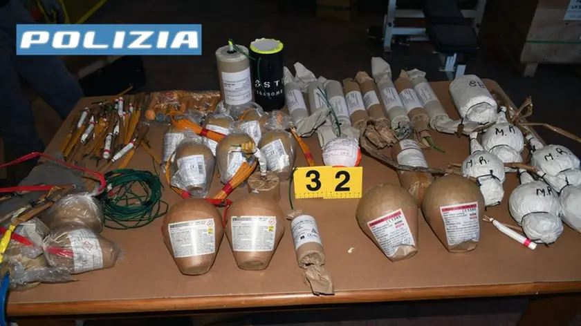 Parte dei botti sequestrati dalla polizia