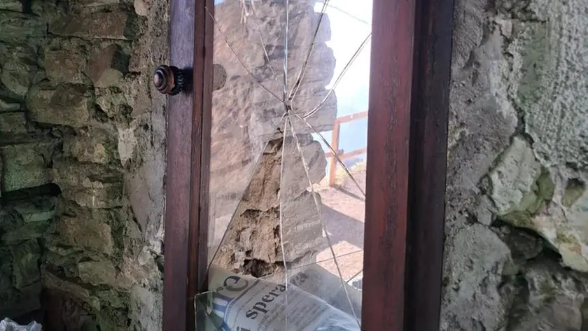 La devastazione al rifugio