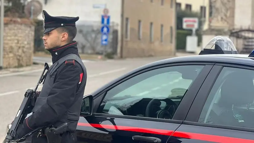 Sfugge all'alt dei carabinieri: denunciato un 24enne