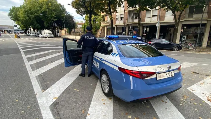Una volante della polizia