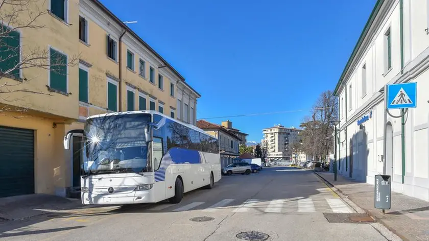 Il piazzale tra stazione dei treni e autocorriere a Montebelluna, luogo dell’aggressione