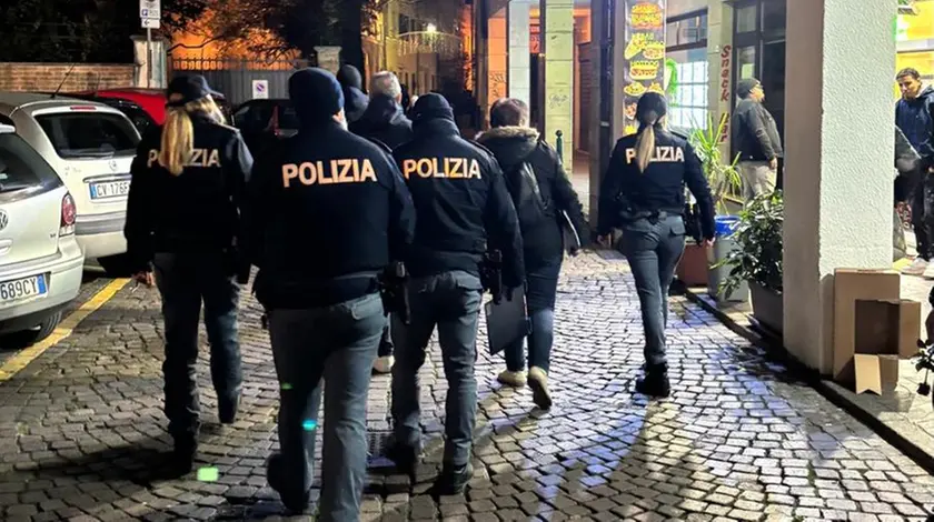 Un controllo della polizia di Stato in via Collalto a Treviso