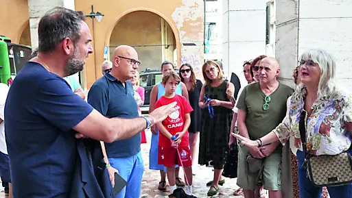 Un incontro in estate tra il sindaco Conte ed i residenti di piazza Pio X