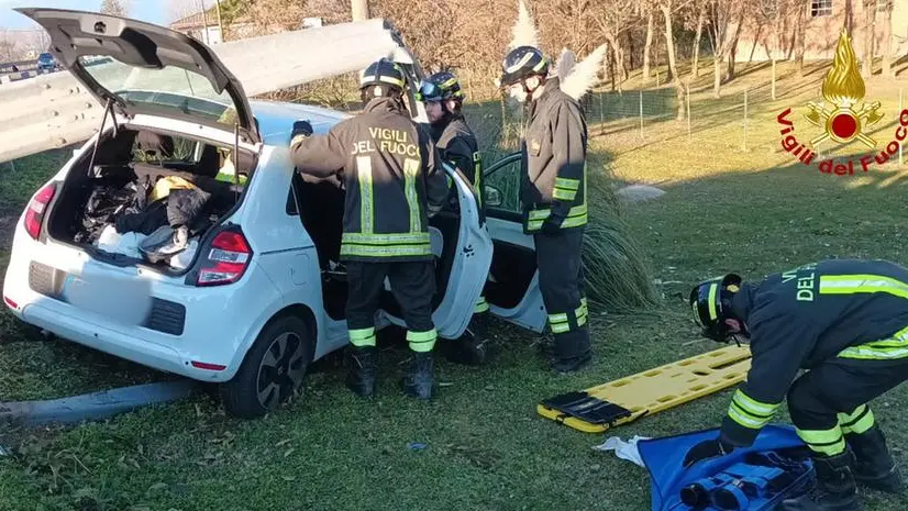 A Mansuè un'auto è finita contro il guardrail: feriti due disabili