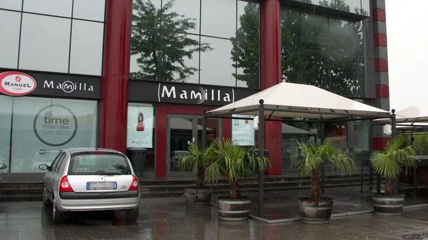 Nella foto l'ingresso del locale Mamilla