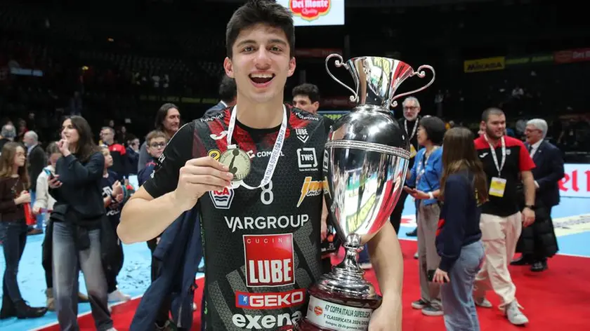 Mattia Boninfante festeggia la vittoria della coppa Italia in serie A1 (Foto Lega Volley/Zani)
