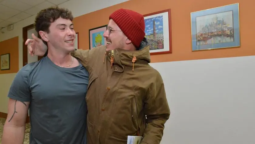 Ethan Wattleworth di 19 anni e il suo donatore Hannes Weissensteiner di 41 si sono incontrati a Pieve