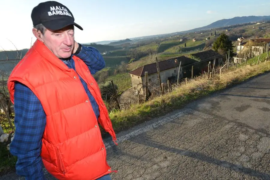 Virgilio Agostinetto, padre di David, sul luogo dell'incidente (foto Cavicchi/Macca)