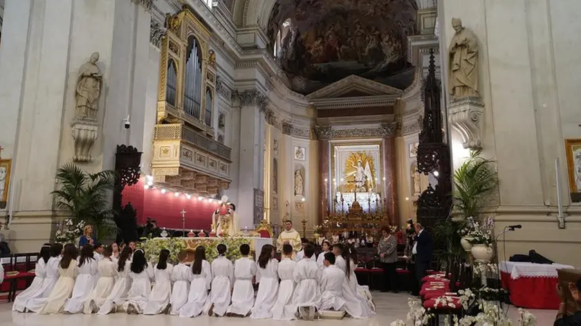 La messa di una prima comunione: nella parrocchia del Duomo a Conegliano quest’anno non ci sarà