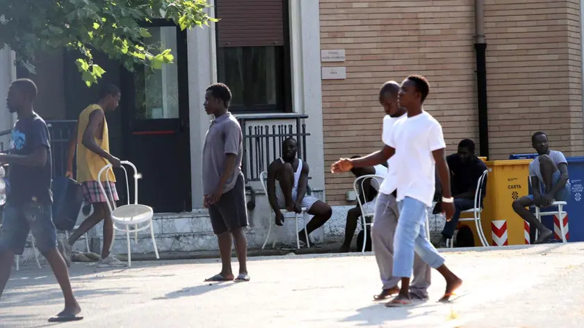 Migranti all'ex caserma Serena di Treviso