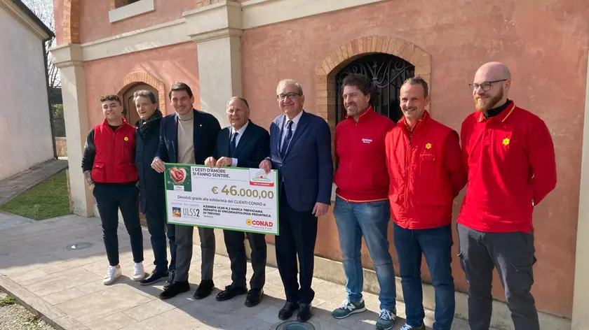 La consegna della donazione di Conad all'Usl 2