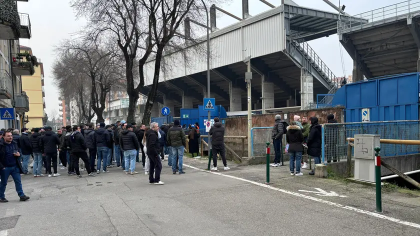 La contestazione dei tifosi del Treviso all'esterno del Tenni (Foto Film)