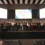 Una foto di gruppo con alcuni dei commercianti premiati