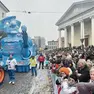 La sfilata dei carri in piazza Duomo a Treviso