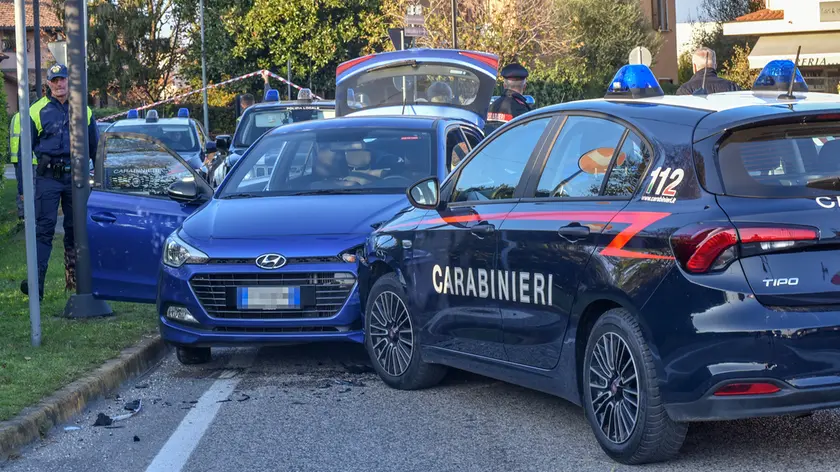 L'auto bloccata dopo l'inseguimento a Mareno