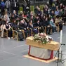 Folla al Palateatro di Fontane di Villorba per il funerale di Marza Mazzuccato