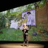 Marco Goldin durante la presentazione della mostra di Treviso al teatro Comunale