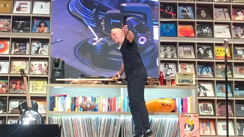 Linus sul palco del Teatro Del Monaco di Treviso