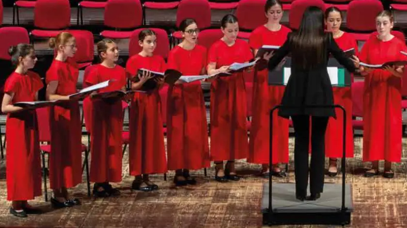 Il Coro di Voci Bianche e Giovanile dell'associazione musicale Manzato, guidate da Livia Rado