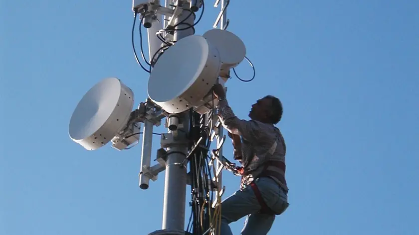 Foto generica di intervento su un'antenna di telefonia mobile. Immagine pubblicata il 07.07.2015