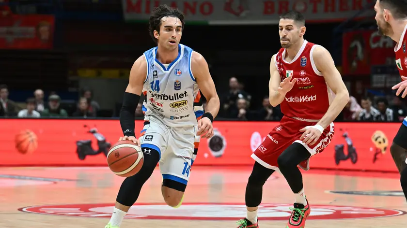 A sinistra Bruno Mascolo, capitano del Treviso Basket (Foto Editoriale Report)