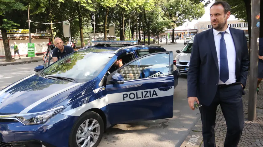 Controlli della polizia locale in via Roma a Treviso