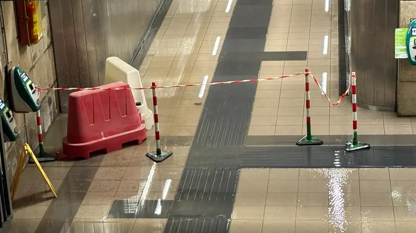 Il sottopasso pedonale allagato della stazione ferroviaria di Treviso