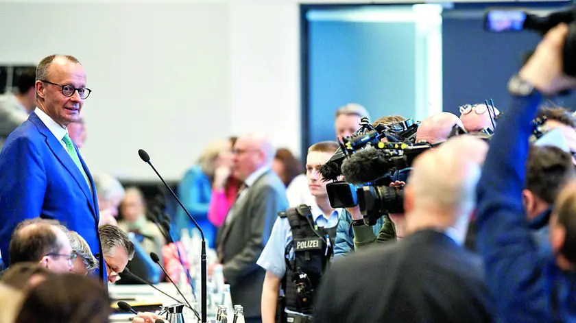 Friedrich Merz durante un incontro parlamentare al Bundestag, lo scorso 10 marzo a Berlino