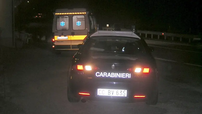 Carabinieri e ambulanza intervenuti per un incidente