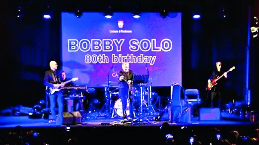 Il concerto al Capitol di Pordenone per il compleanno di Bobby Solo