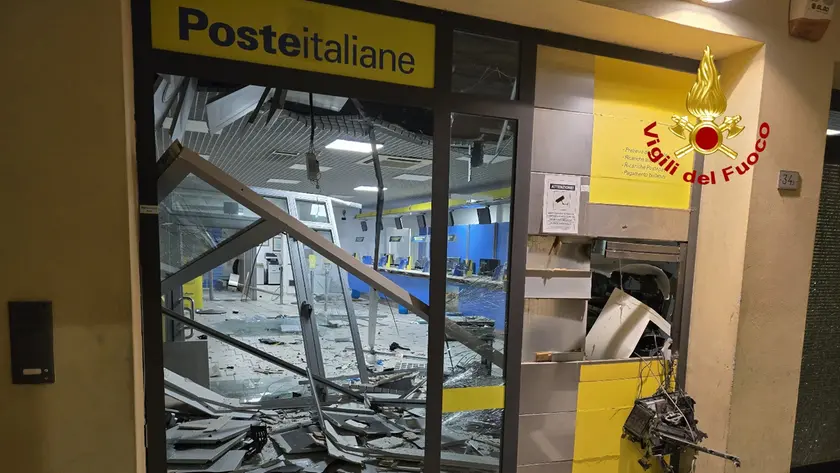 La devastazione all'ufficio postale di Noale