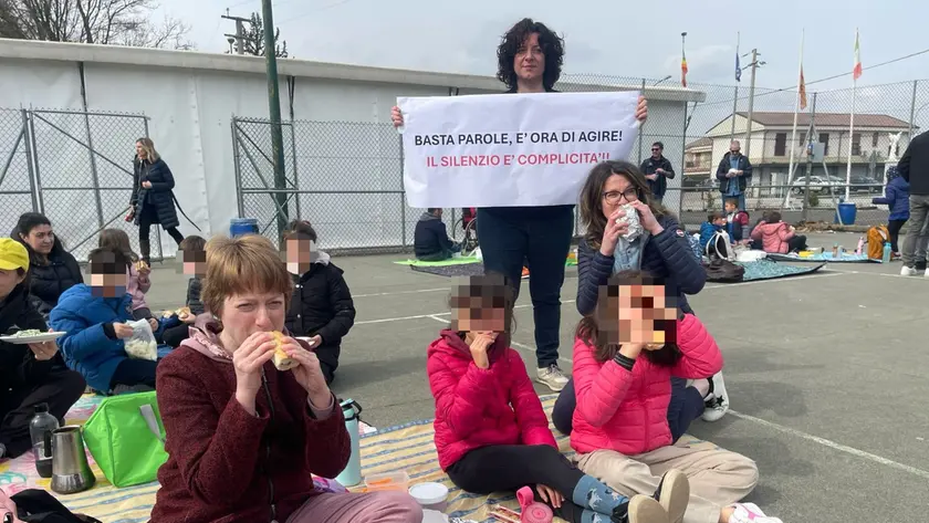 La manifestazione di protesta a Fagarè di San Biagio servita come Roncade dalla Dussmann