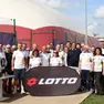 La foto di gruppo alla fine del torneo con il padrone di casa, Adriano Panatta