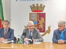 Il procuratore capo Massimo Lia (al centro), con il vicequestore Leonardo Boido (a sinistra) e il dirigente Fabio Perin