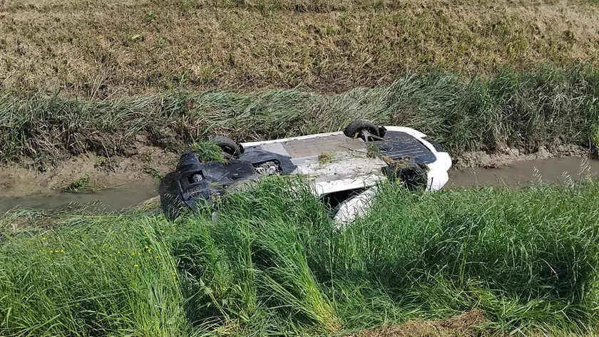 La Lamborghini finita nel fosso a Concordia Sagittaria, nell'incidente è morta una persona