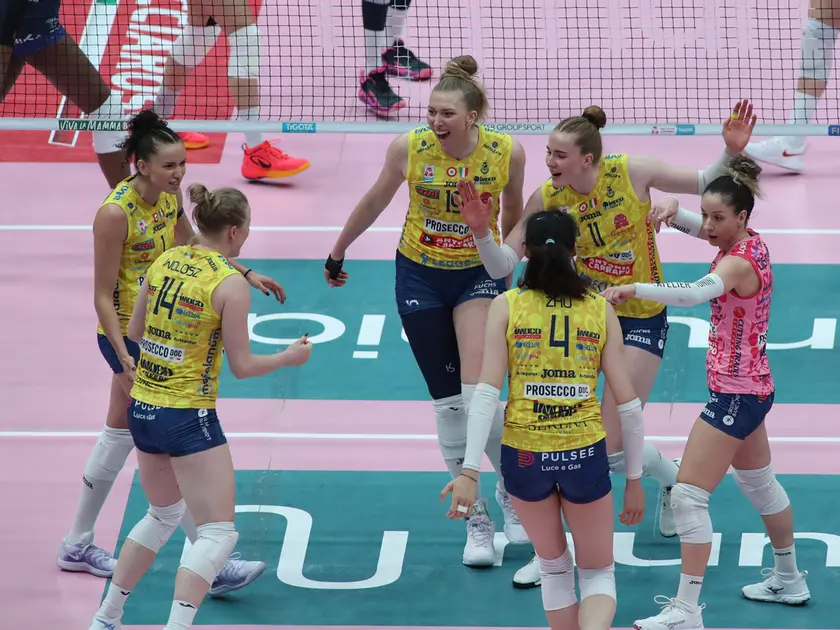 Le pantere festeggiano un punto andato a segno (Foto LVF/Santi)