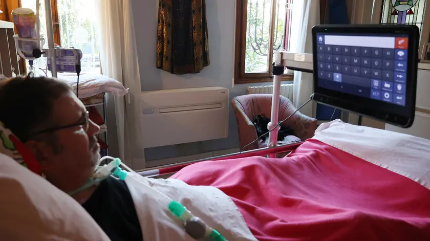 Dario Meneghetti comunica con il mondo grazie a un puntatore ottico