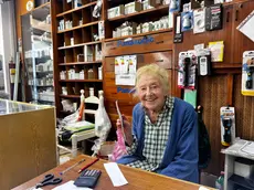 Silla Lago in Pasquetto ha 86 anni e lavora ancora nel suo negozio di Forcellini
