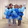 Palloncini blu per supportare le famiglie con bimbi autistici