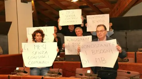 La protesta in Consiglio comunale a Montebelluna