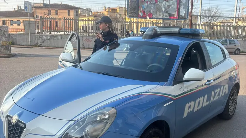 Una volante della polizia nel quartiere di San Liberale
