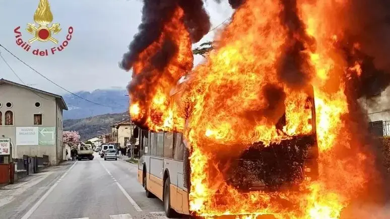 Il recente incendio di un autobus della Mom