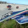 L'intervento dei vigili del fuoco sul luogo dove è uscito di pista uno degli aerei della Pan