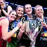Al centro Chirichella e Lubian stringono la coppa della Champions