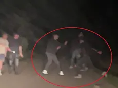 Le immagini tratte da un video in mano ai carabinieri in cui si vede l'aggressione a Lorenzo Cristea, ucciso a coltellate fuori dalla discoteca