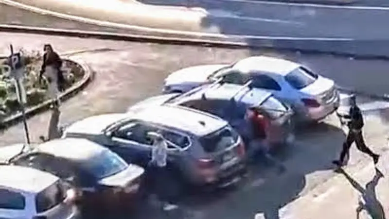 La spedizione punitiva organizzata dal clan dei Gashi in zona stadio venerdì sera, per distruggere a mazzate l’auto di un rivale