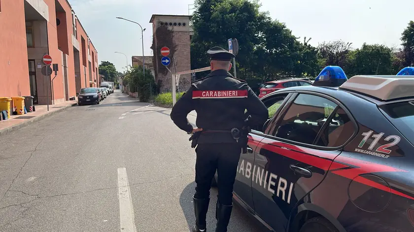 I carabinieri in via Piccinini, a Castelfranco