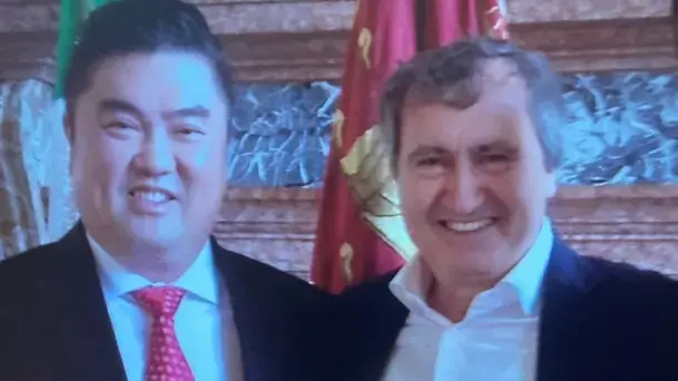 Mister Kwong con il sindaco Brugnaro