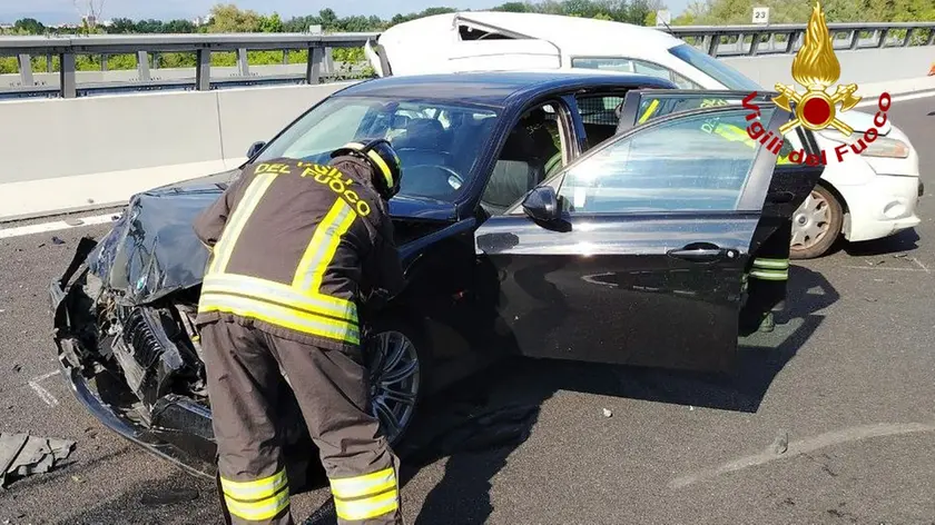 Due delle auto coinvolte nell'incidente sulla a28